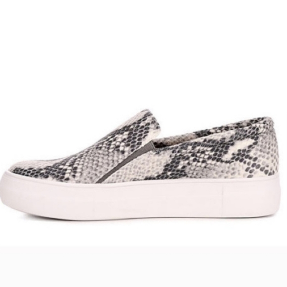 Vince Camuto Korli 2 Reptile Print Sneaker Sz 8.5 - Picture 3 of 4